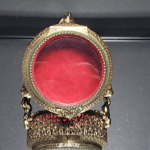 Hollywood Regency Ormolu Filigree Cherub Glass Lidded Vanity Box (Vintage) - Picture 9 of 10